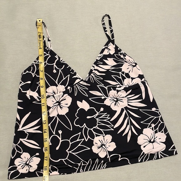 Old Navy Swimsuit Top. - Picture 7 of 10